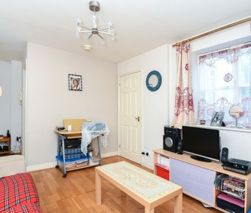 Clarence Close, New Barnet, Barnet, EN4 - Photo 1