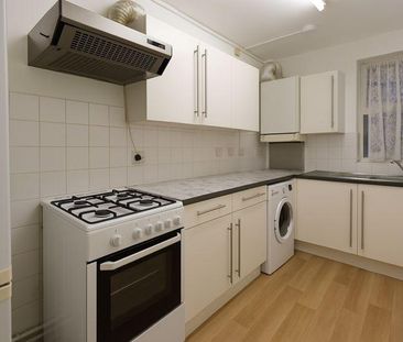 3 bedroom flat to rent - Photo 1