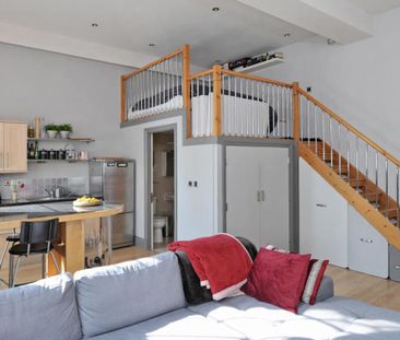 Fantastic loft-style studio apartment within minutes walking distan... - Photo 4