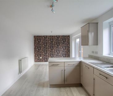 5 bedroom detached house to rent - Photo 4