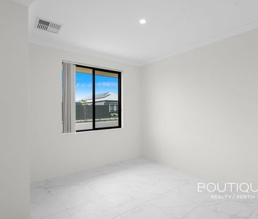 Brand New Modern Family Home Opposite Parklands - Photo 2