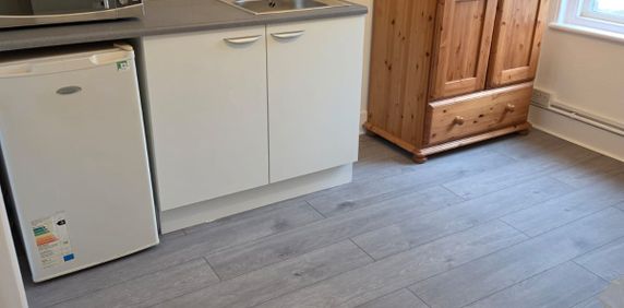 Room in house share Fully inclusive - Photo 2