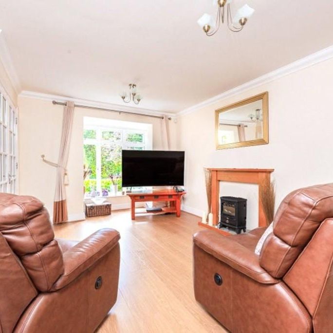 1 bedroom in a house share to rent - Photo 1