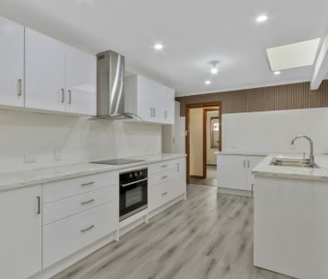 Charming 3 Bedroom Home in Leafy Hope Valley! - Photo 2