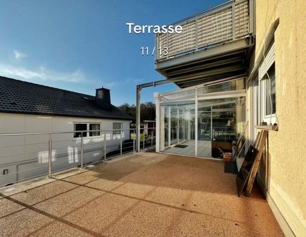 Große 4-Zimmer Wohnung mit Terrasse, Wintergarten und Garten zu v - Photo 1