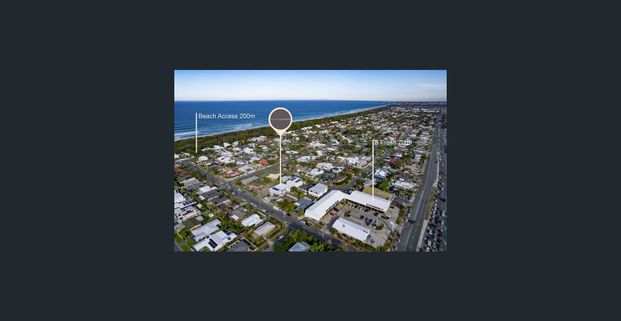 Beachside Living at its best only 200m to Warana beach - Photo 1