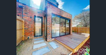 Stylish and Spacious Townhouse in Thornbury - Photo 2