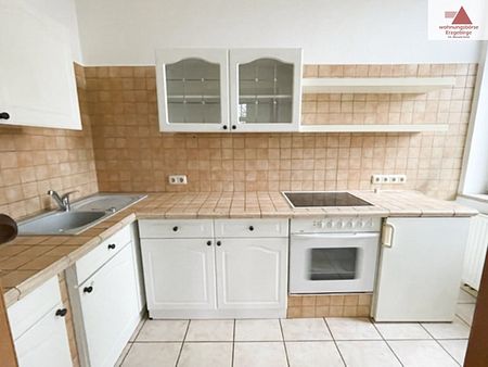 Großzügige 2-Raum-Wohnung in zentrumsnaher Lage von Annaberg mit Einbauküche und PKW-Stellplatz! - Photo 4
