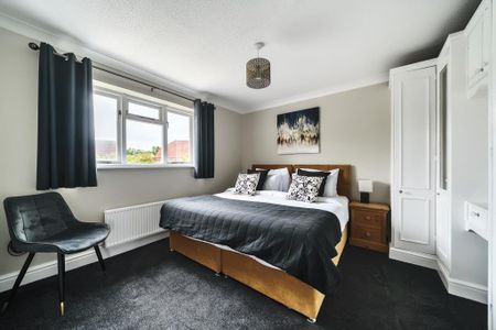 4 bedroom detached house to rent - Photo 2