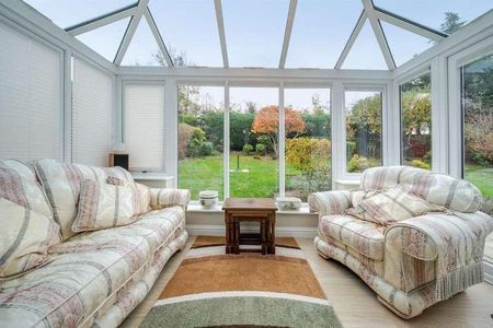 Thatcham, Berkshire, RG19 - Photo 5