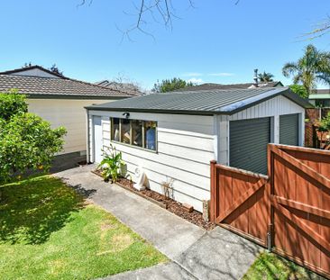 This cozy three bedroom home is looking for its new tenants. - Photo 2