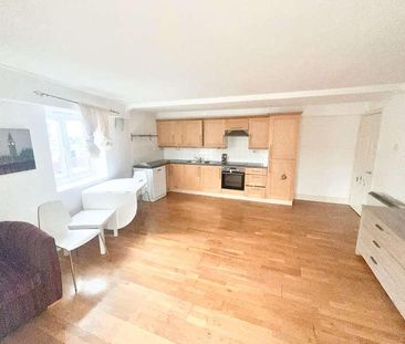 High Road, Benfleet, SS7 - Photo 2