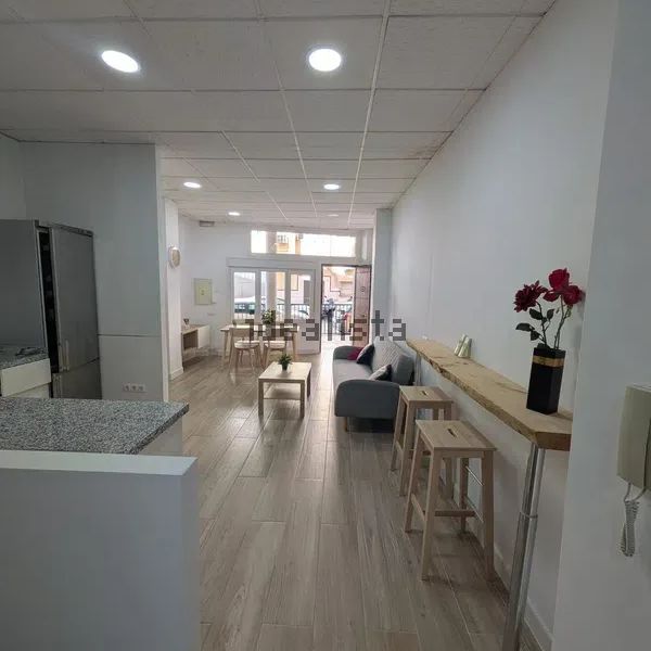 Alquiler de piso en Calle Vandelvira - Photo 1