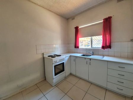 DOWNSTAIRS UNIT, AMAZING LOCATION! - Photo 4