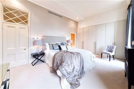 Well-presented contemporary 2 bedroom apartment at Princes Gate, a fantastic new refurbished conversion in the heart of South Kensington. - Photo 5