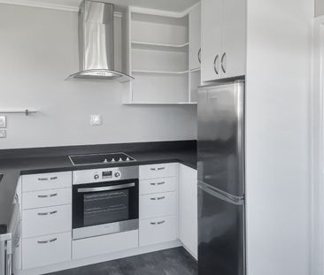 Cute 2 Bedroom - Photo 4