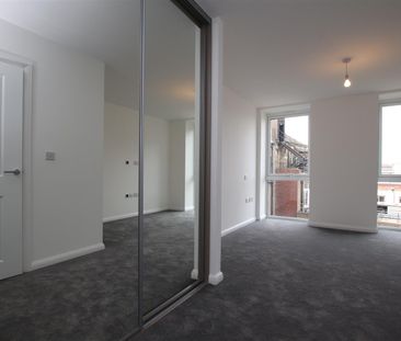 2 bedroom Apartment to let - Photo 2