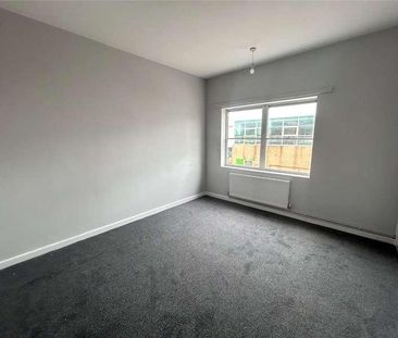 Flat Above, Sinfin District Centre, Sinfin, Derby, DE24 - Photo 4