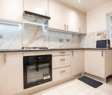 3 bedroom terraced house to rent - Photo 6