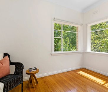 Timeless Grace in Botanic Gardens Precinct! - Photo 2