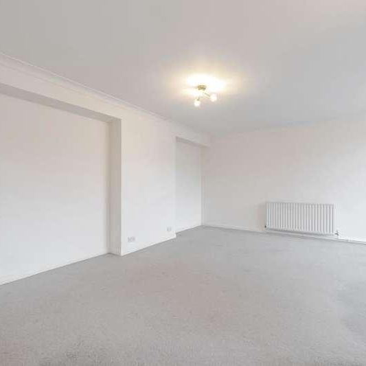 Hendon Hall Court, Parson Street, NW4 - Photo 1