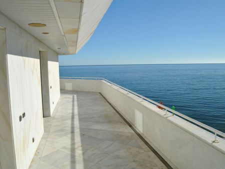 3 bedroom luxury Apartment for rent in Paseo marítimo, Marbella, Malaga, Andalusia - Photo 4