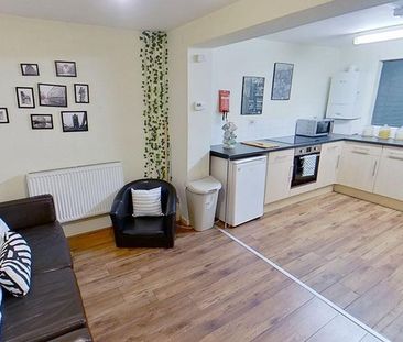 4 bedroom maisonette to rent - Photo 4