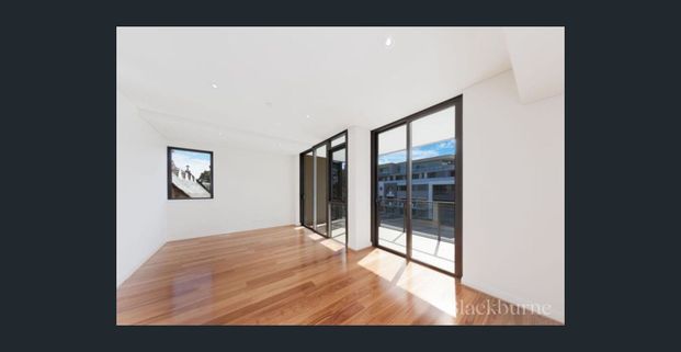 Two Bedroom Apartment in Prime Location - Photo 1