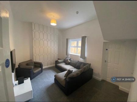 1 bedroom in a house share to rent - Photo 2