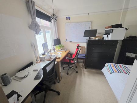 Room in a Shared House, Brisbane Avenue, SW19 - Photo 4
