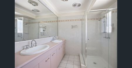 Perfect Family Home in a Prime Location in Eight Mile Plains! - Photo 5