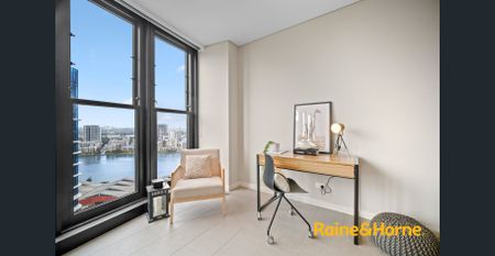 Luxurious Modern 2 Bedroom Apartment with 23rd Floor Picturesque Water Views - Photo 2