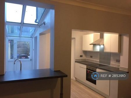 3 bedroom terraced house to rent - Photo 3