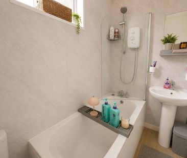 2 Bed Bungalow, Woodmill Lane, SO18 - Photo 6