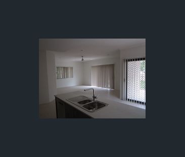 Bright and Comfortable Unit in a Convenient Beenleigh Location - Photo 2