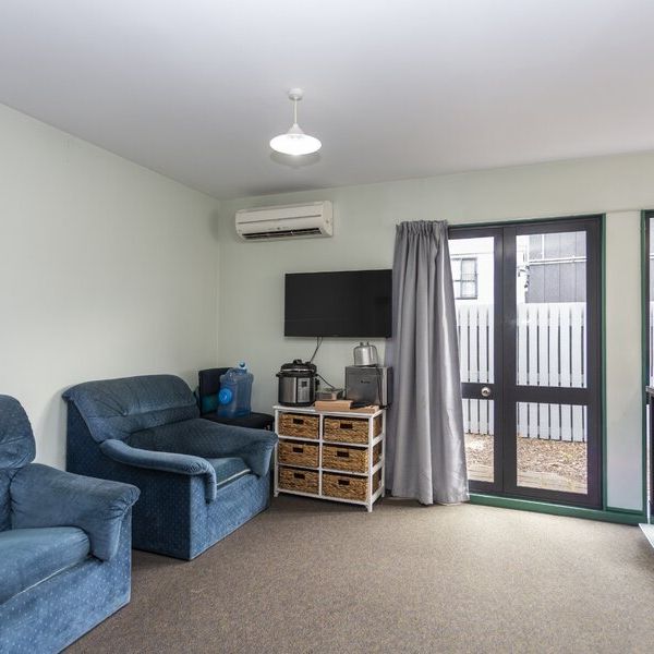 Student accommodation 5 x bedrooms fully furnished - Photo 1