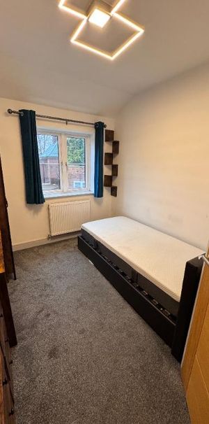 1 bedroom in a house share to rent - Photo 1