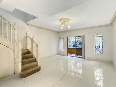 Split Level 2 Bedroom Unit! - Photo 5