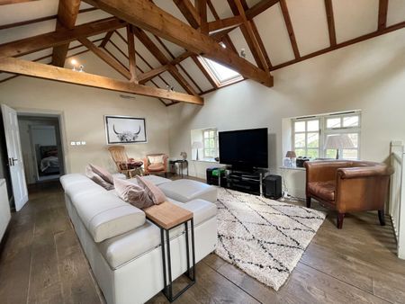 4 bedroom detached house to rent - Photo 3