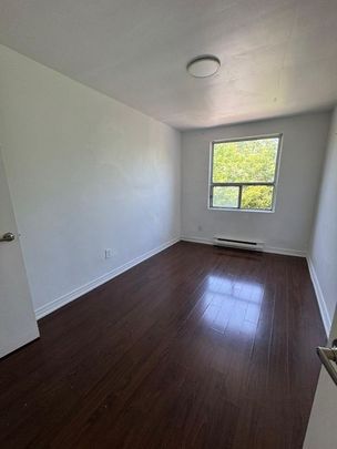 For Lease - 941A Lakeshore Road, Mississauga, Ontario - Photo 1