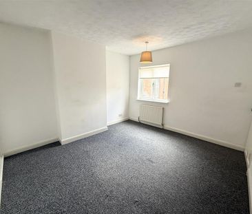 2 bedroom end of terrace house to rent - Photo 3