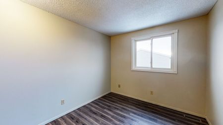 805 - 370 Falconridge Cres NE, Calgary - Photo 3