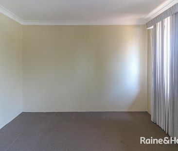 Spacious 2 Bedroom in Prime Location ! - Photo 2