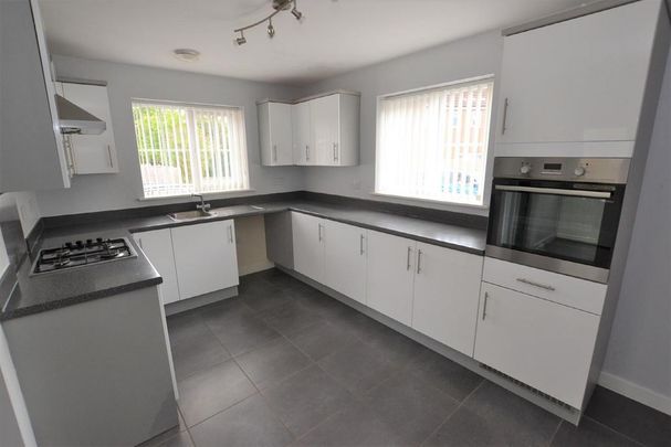 4 bedroom detached house to rent - Photo 1