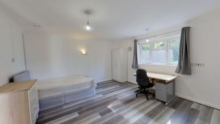 5 bedroom semi-detached house to rent - Photo 3