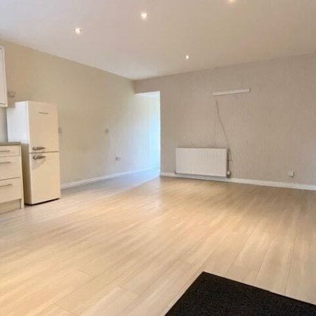 The Cross, Stonehouse - Photo 1