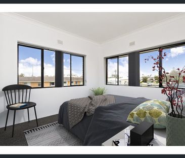 BRIGHT AIR-CONDITIONED UNIT IN SOUGHT AFTER BEACHSIDE LOCATION - Photo 3