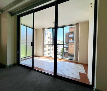 Sun Dwelling Two Bedroom in the Heart of Pyrmont – 'Mirage' Complex - Photo 3