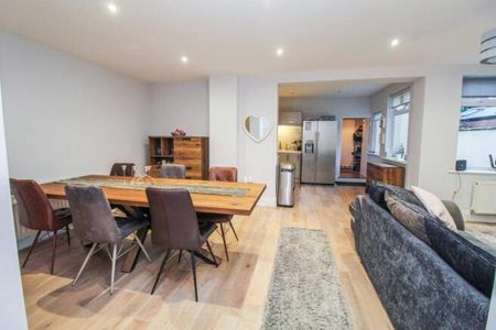 4 bedroom terraced house to rent - Photo 4