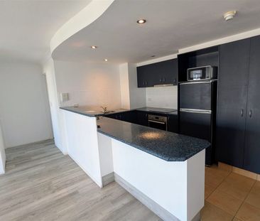 Central Surfers Paradise 100 m2 extra Large furnished 2 bedroom 2 b... - Photo 5